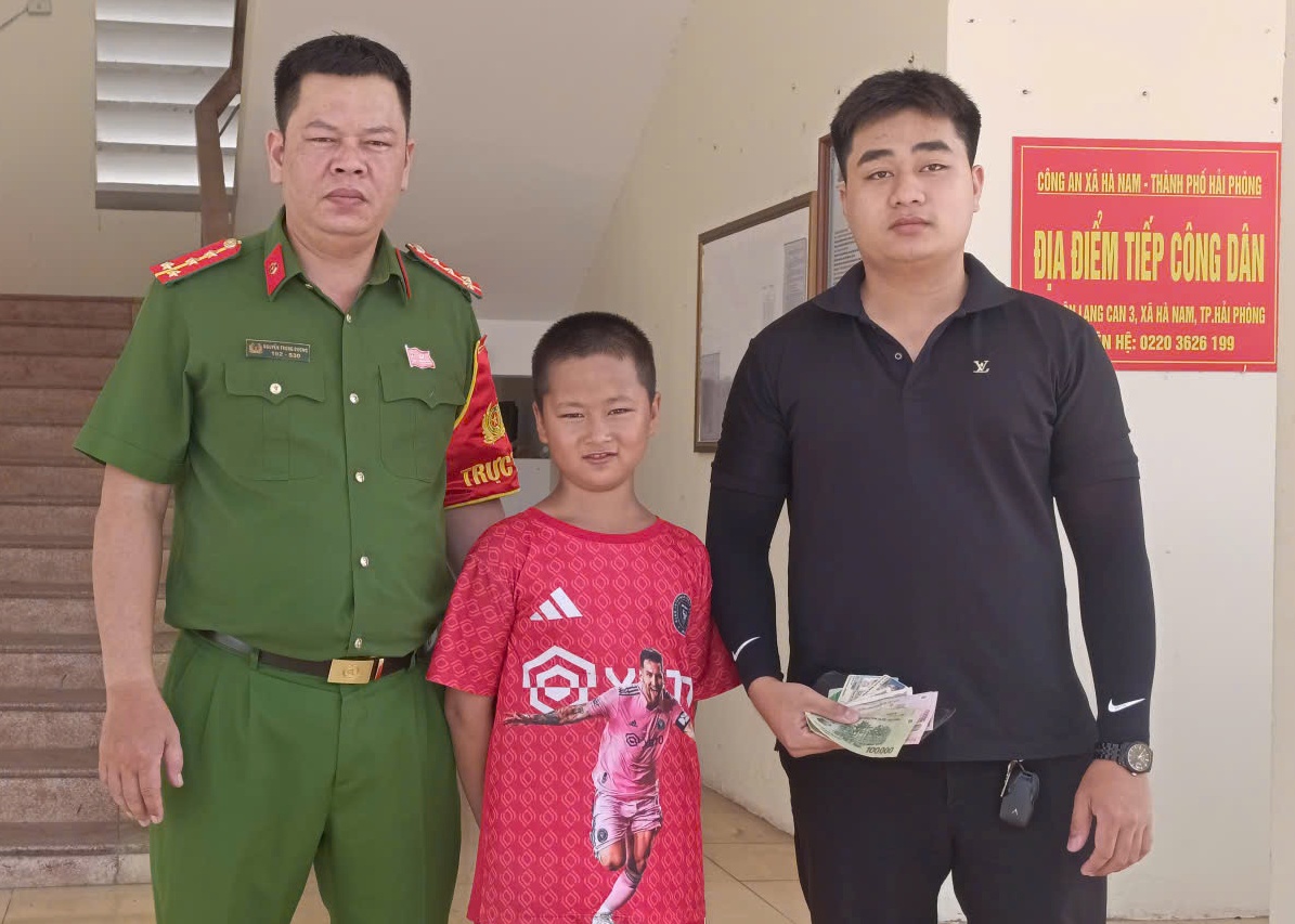 Công an xã Hà Nam: Biểu dương gương người tốt, việc tốt